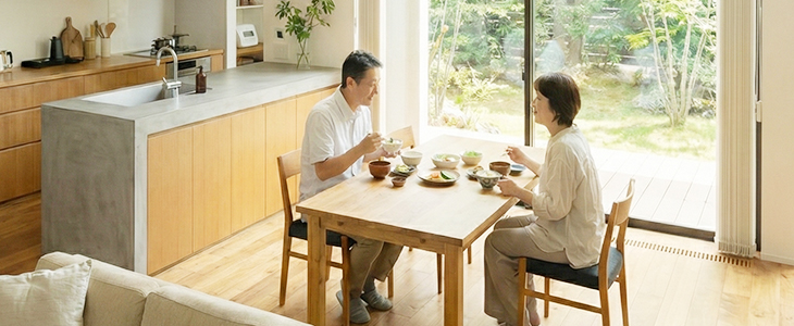 リフォームを検討中の夫婦