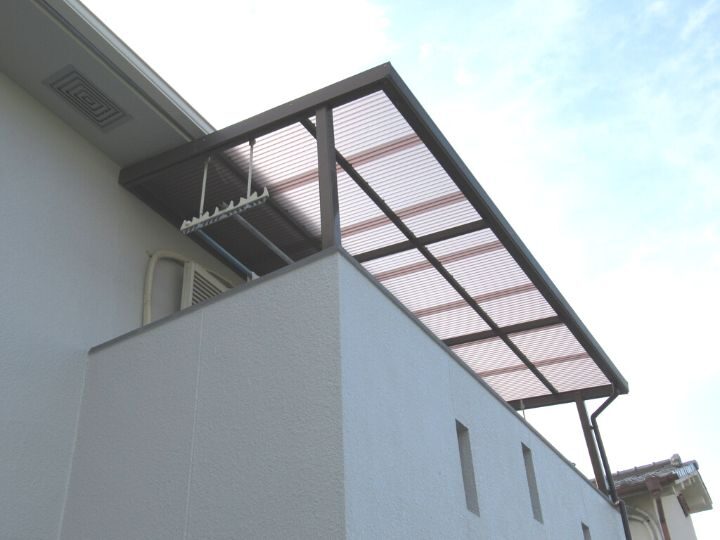 【保険適用工事実例】台風被害 ベランダテラス波板の張替 堺市中区 N様