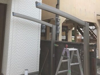 続いてサイクルポートの組み立てです。