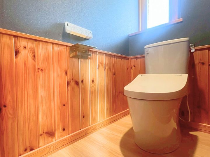 【戸建てリフォーム】トイレリフォーム（便器取り換え・壁紙・フロア貼替リフォーム）　大阪府　H様邸