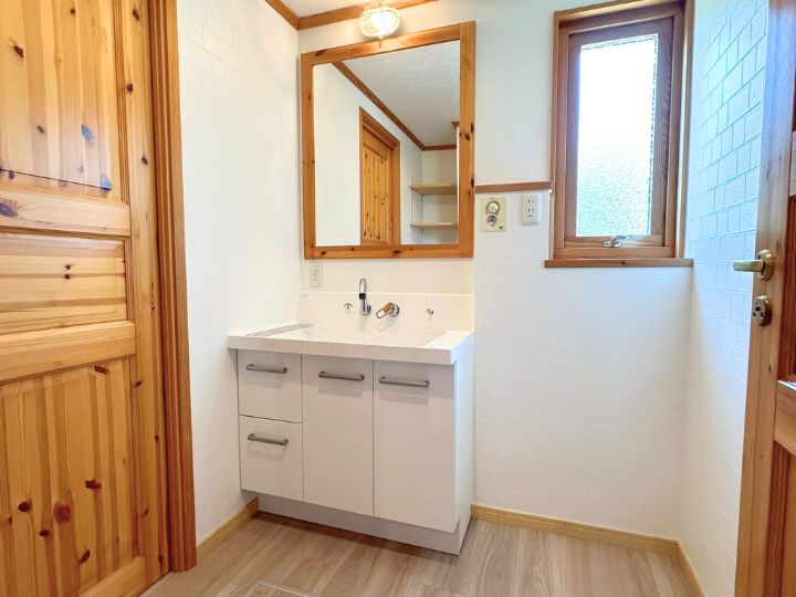   【戸建てリフォーム】細部まで美意識を宿して。ワンランク上の洗面リノベーション｜洗面室・洗面化粧台入れ替えリフォーム　大阪府　H様邸