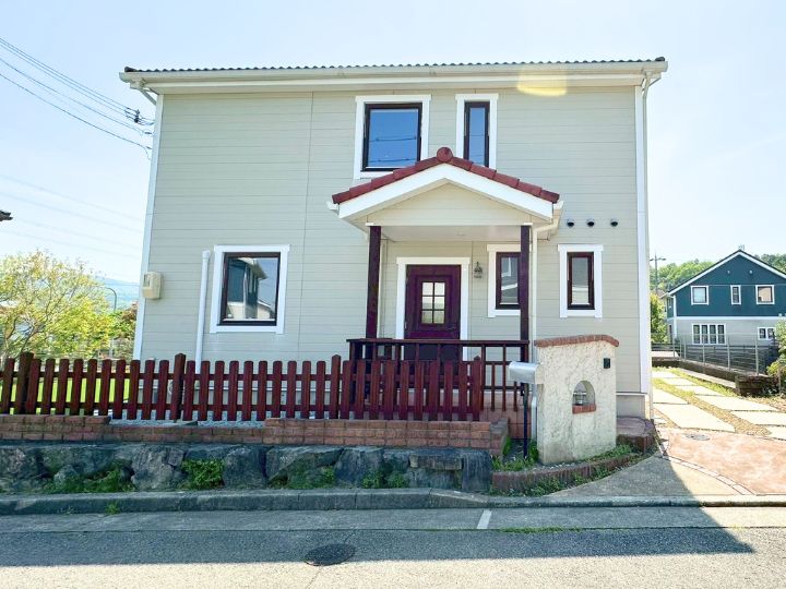   【戸建てリフォーム】色で遊び、暮らしを彩る大人のリフォーム｜バルコニー・柵塗装リフォーム工事　大阪府　H様邸